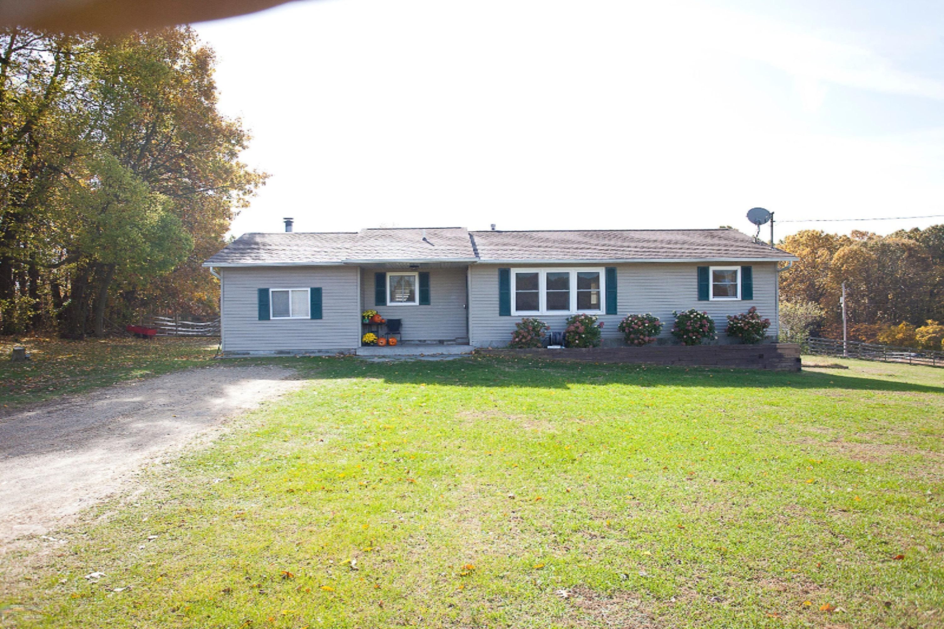 55437 Butcher Road Lawrence, MI 49064 - Photo 1 of 28 1
