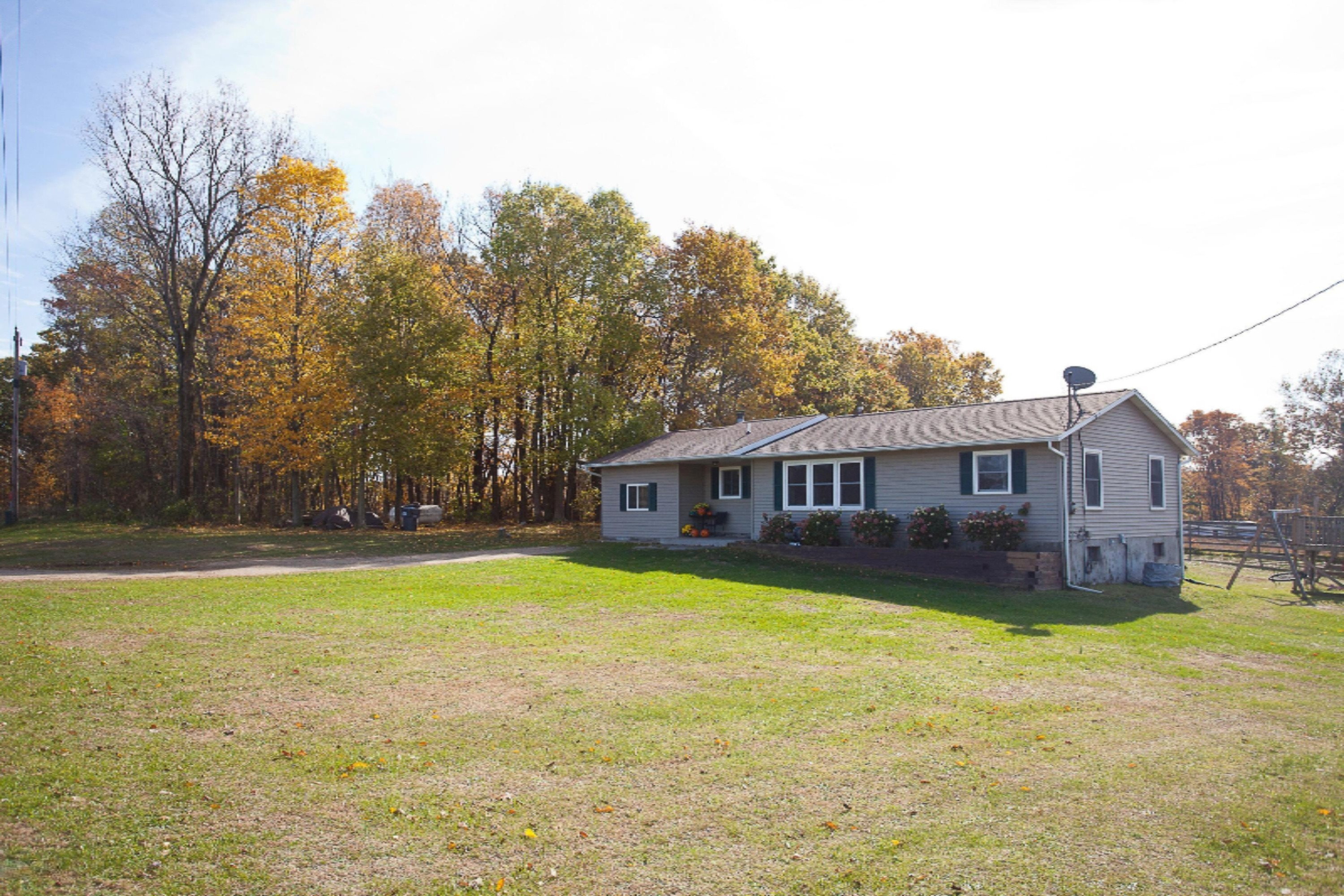 55437 Butcher Road Lawrence, MI 49064 - Photo 3 of 28 2