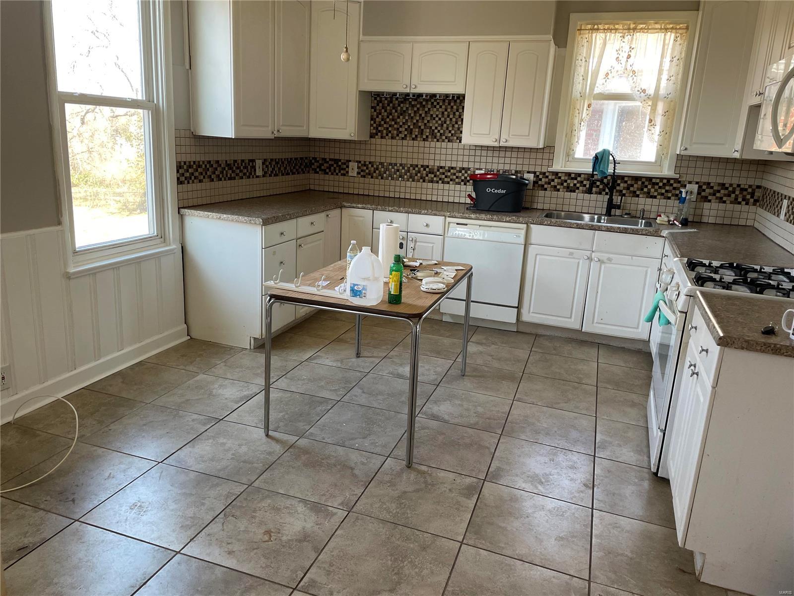 3409 Brown Road St. Louis, MO 63114 - Photo 6 of 17 Gallery Image 6