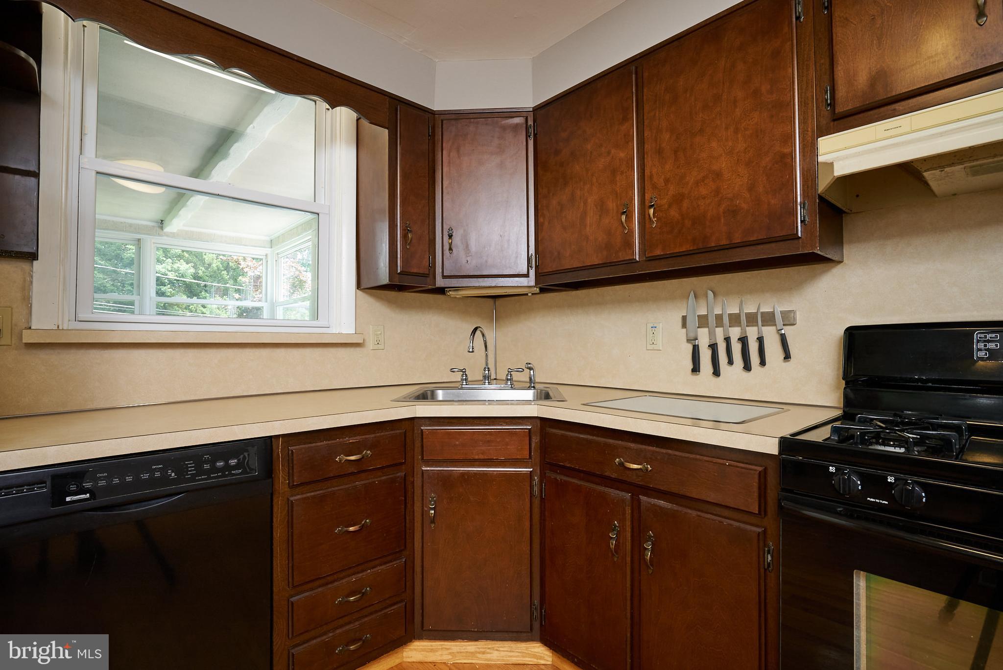 710 Cambridge Road Brookhaven, PA 19015 - Photo 11 of 28 Kitchen