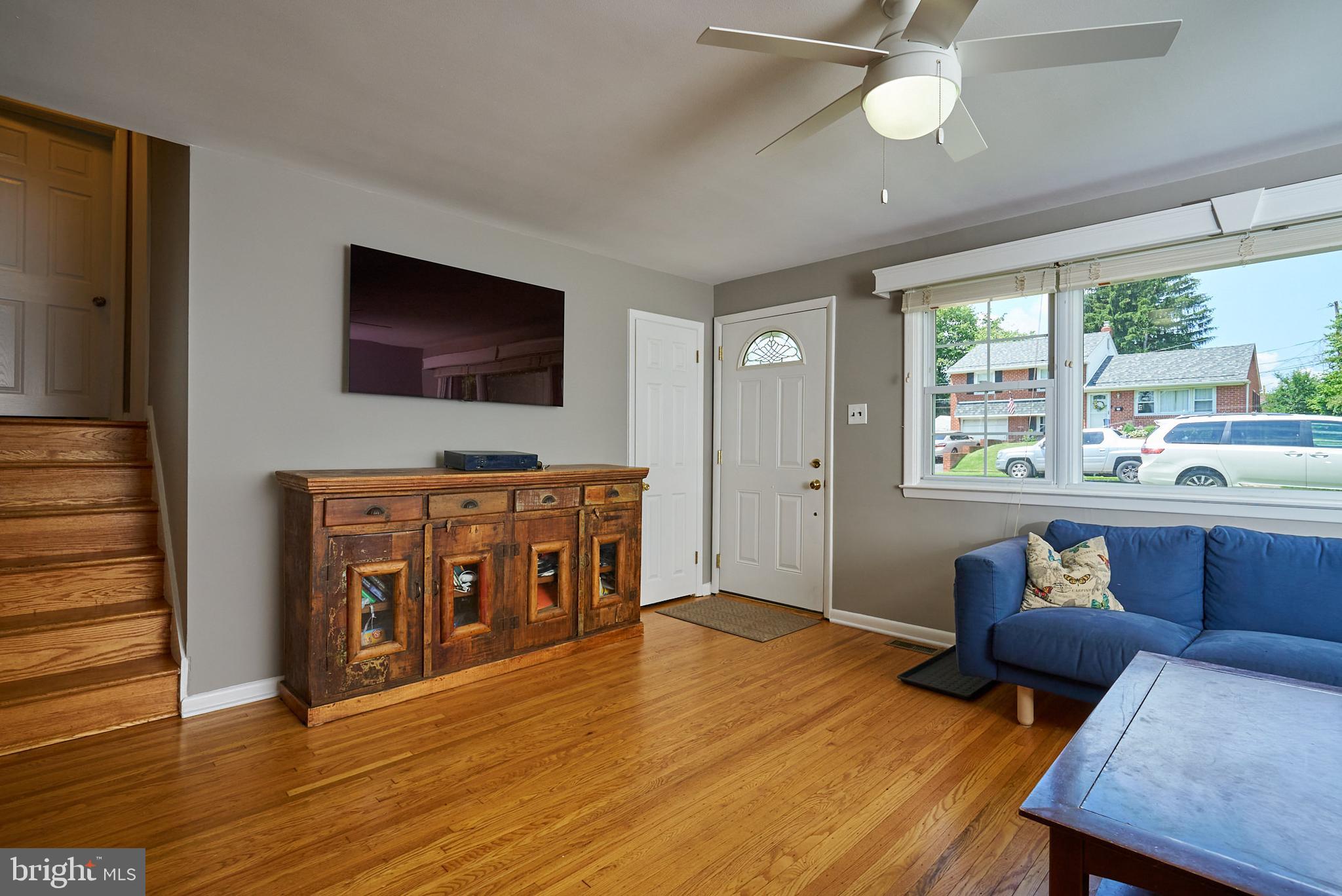 710 Cambridge Road Brookhaven, PA 19015 - Photo 3 of 28 Living room