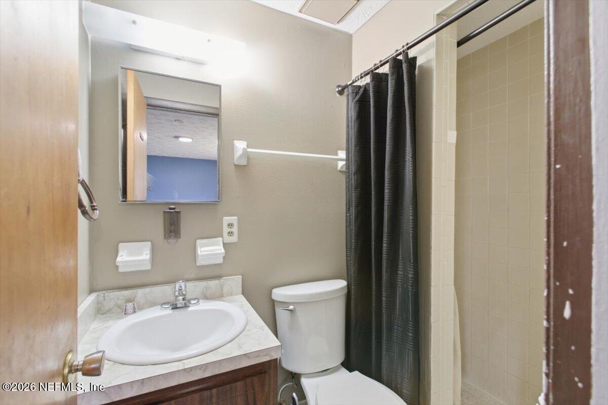 3643 Eunice Road Jacksonville, FL 32250 - Photo 21 of 29 15-Bathroom