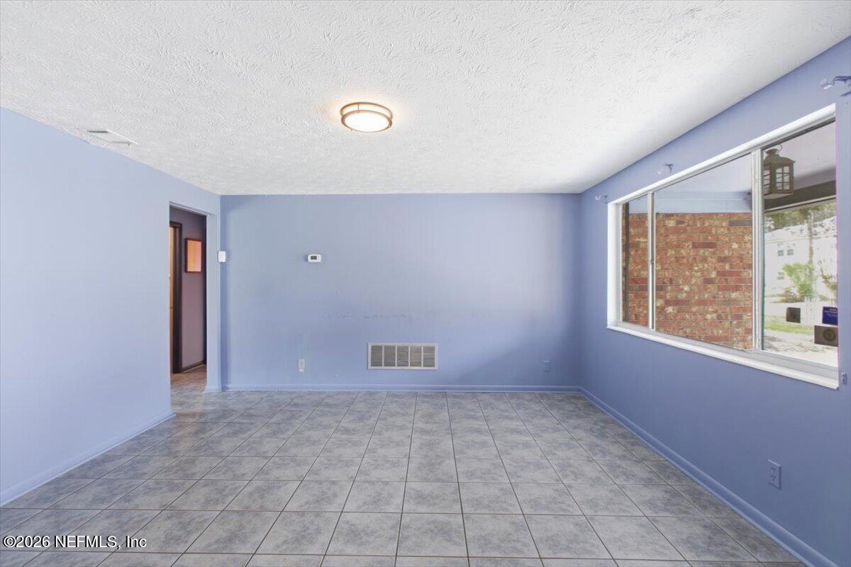 3643 Eunice Road Jacksonville, FL 32250 - Photo 6 of 29 04-Living Room