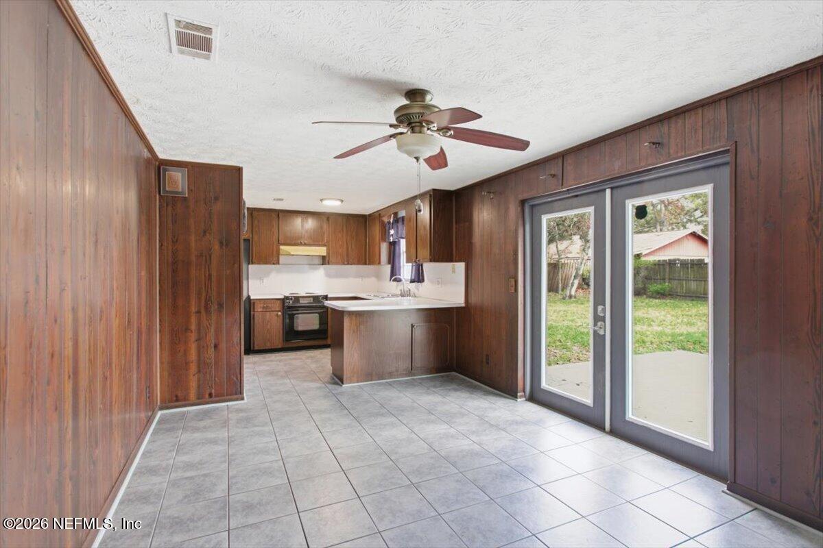 3643 Eunice Road Jacksonville, FL 32250 - Photo 10 of 29 07-Family Room