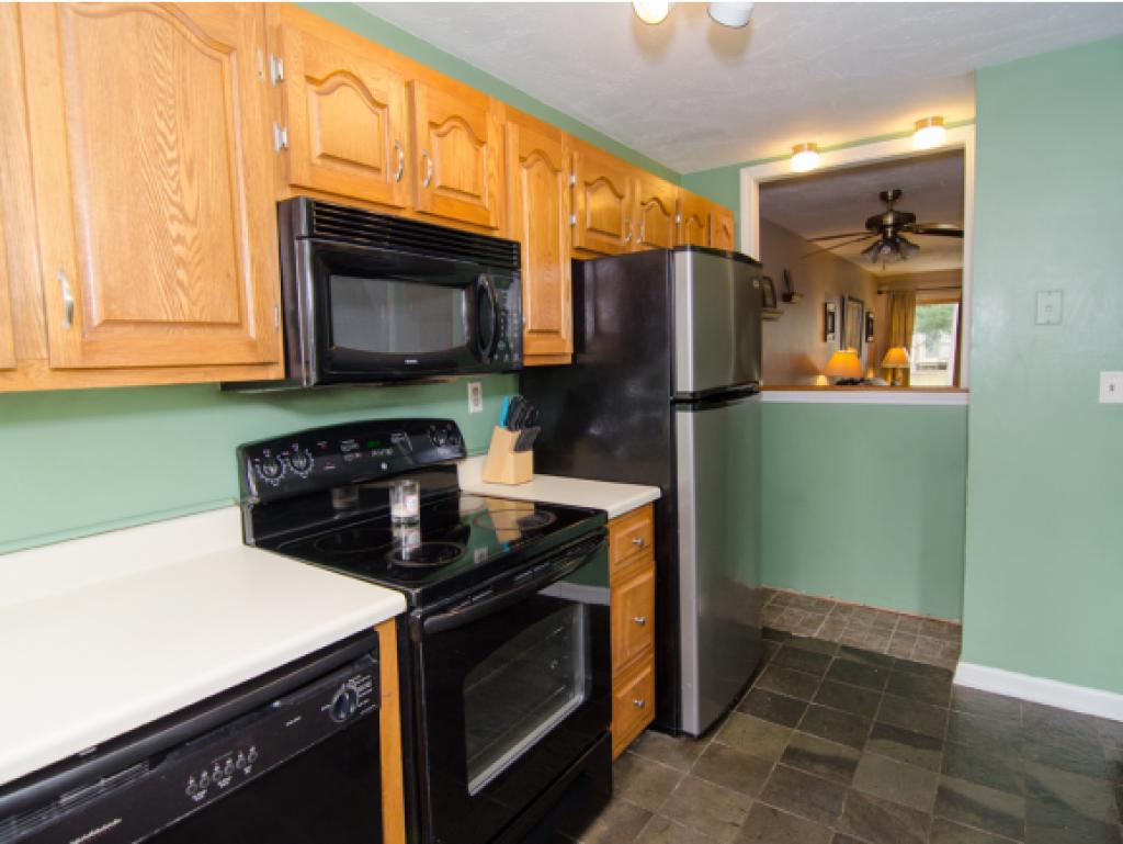 83 Shelburne Road, Unit 83 Merrimack, NH 03054 - Photo 4 of 21
