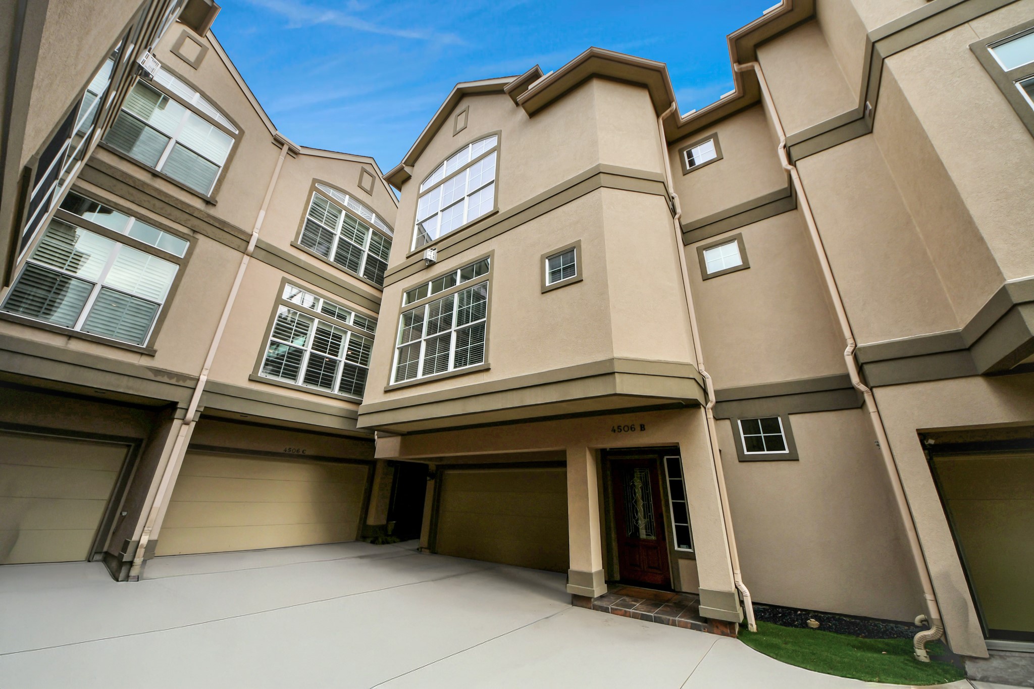 4506 Feagan Street, Unit B Houston, TX 77007 - Photo 2 of 35 front view of a building