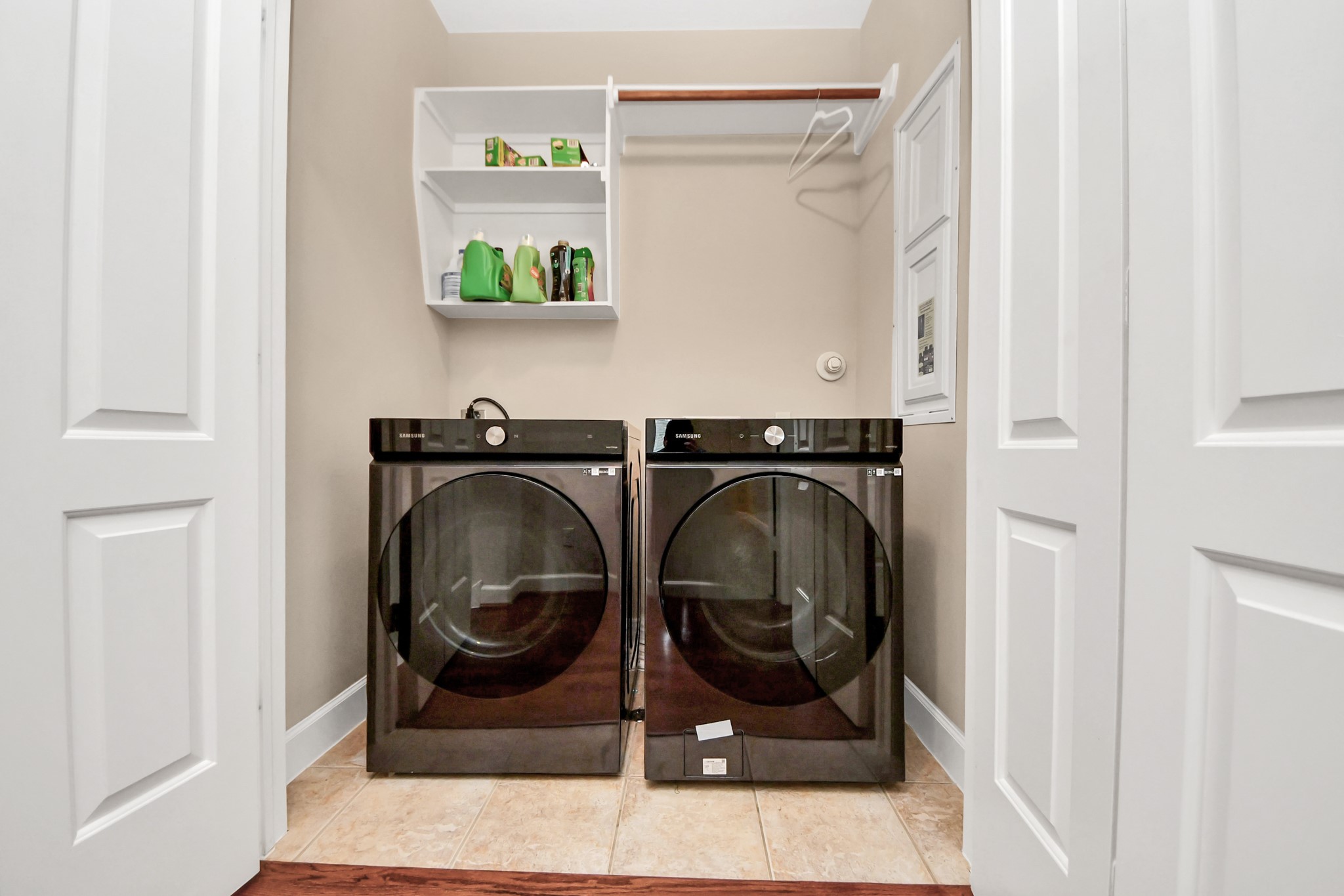 4506 Feagan Street, Unit B Houston, TX 77007 - Photo 32 of 35 a utility room with dryer and washer