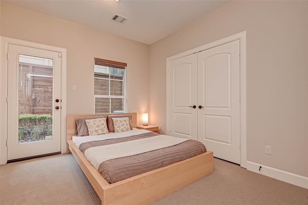 4506 Feagan Street, Unit B Houston, TX 77007 - Photo 5 of 35 a bedroom with a large bed and a window