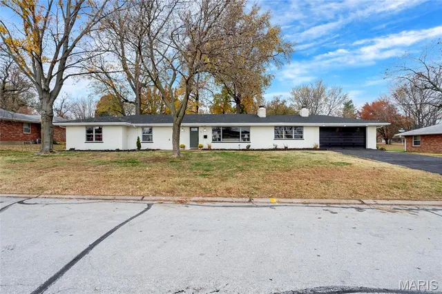 $259,900 | 11 Hazelwood Lane, Hazelwood, MO 63042
