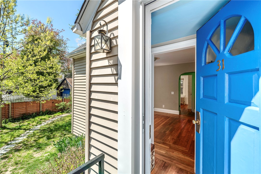 31 Errol Street Warwick, RI 02888 - Photo 4 of 34