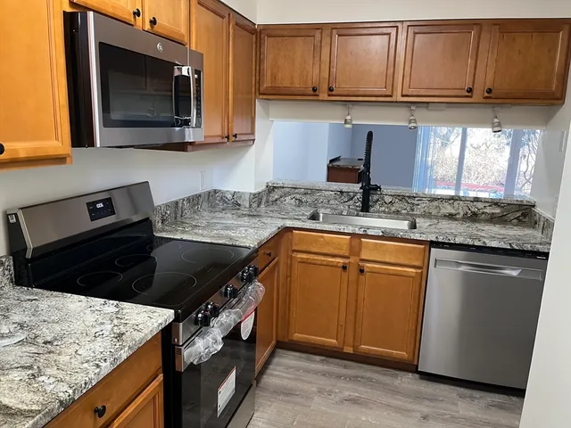 $2,350 | 37 Highwood Drive, Unit 37, Franklin, MA 02038