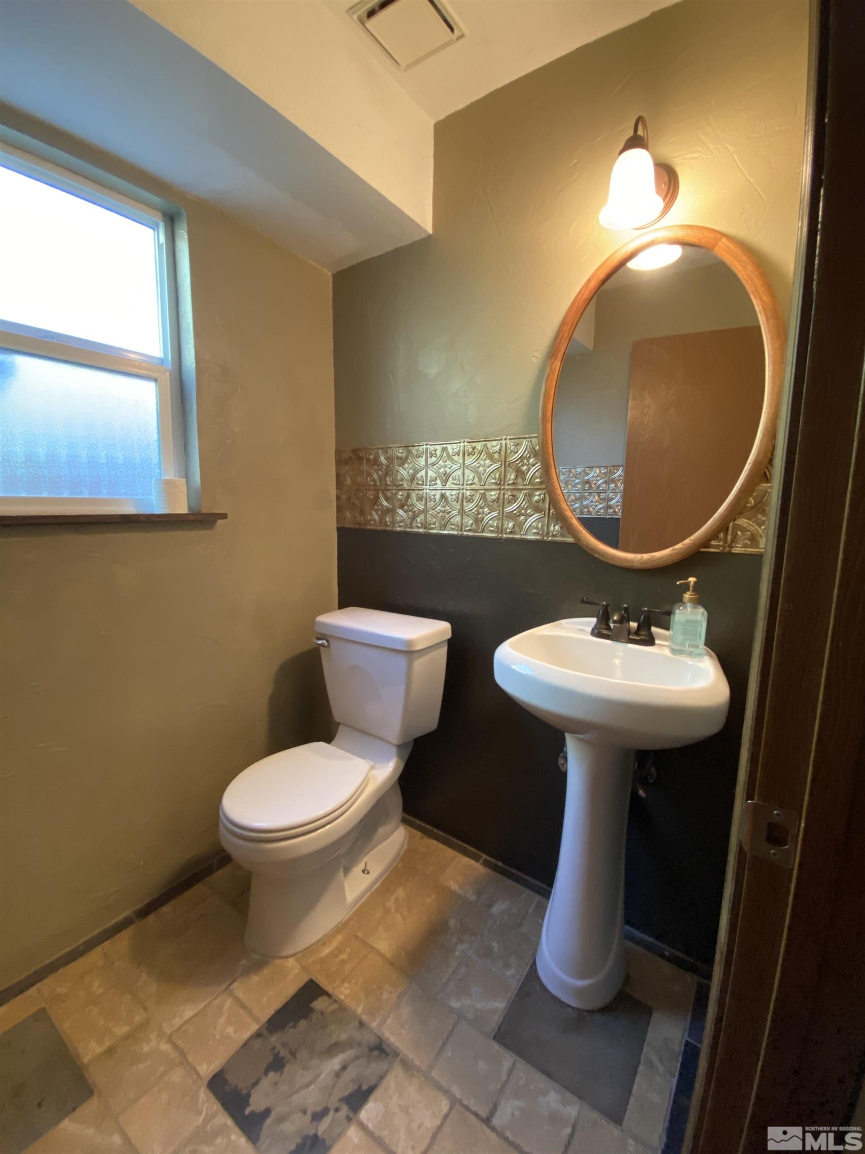 845 Isis Court Reno, NV 89512 - Photo 8 of 19 Photo 8