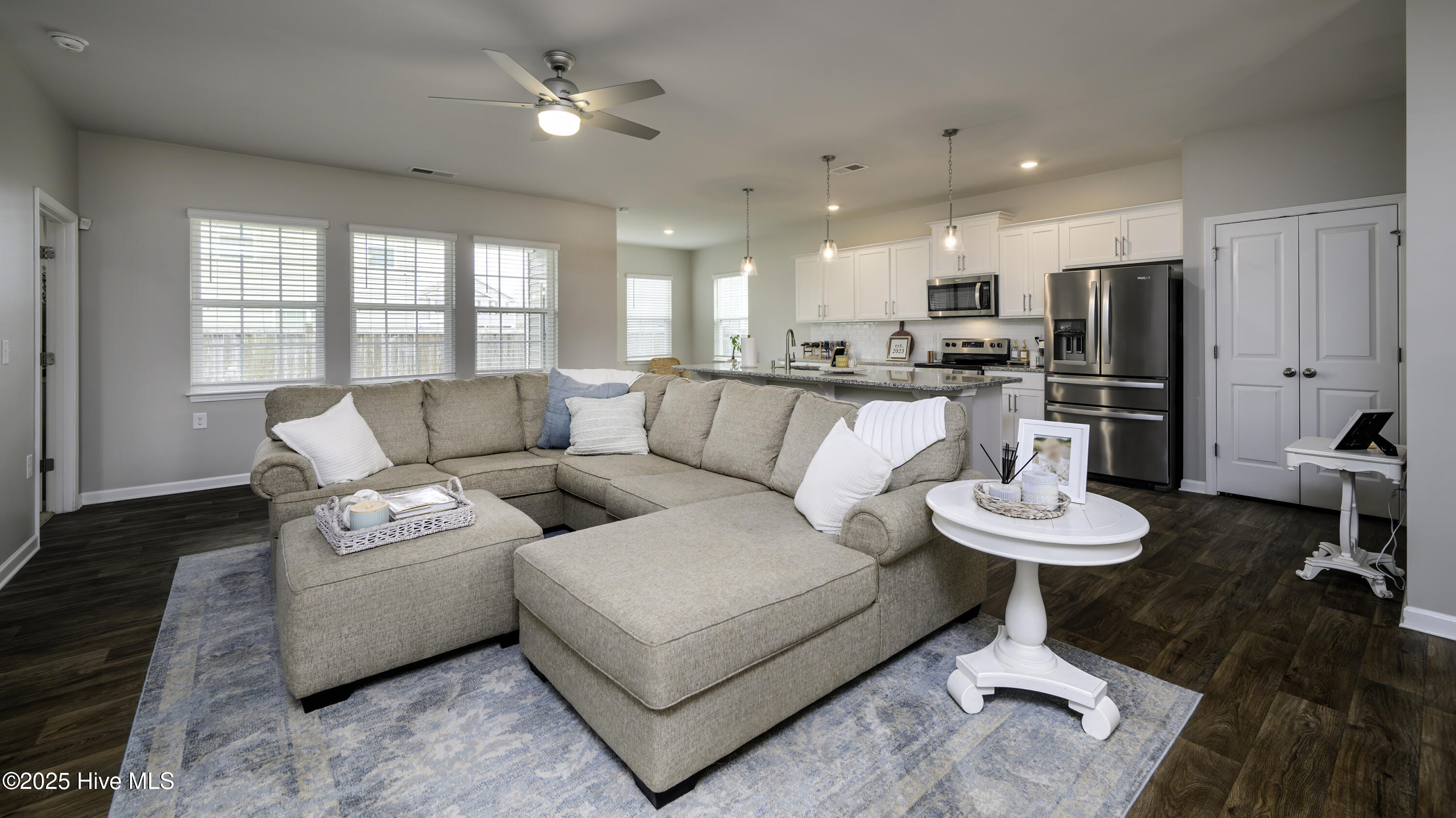 417 Frida Road New Bern, NC 28560 - Photo 15 of 56 Living Room