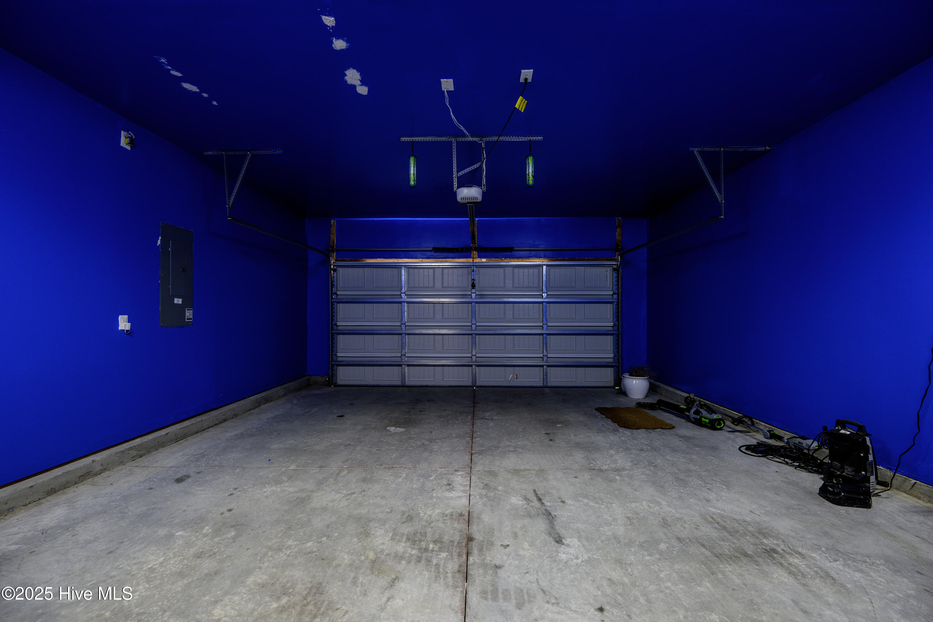 417 Frida Road New Bern, NC 28560 - Photo 35 of 56 Attached Garage