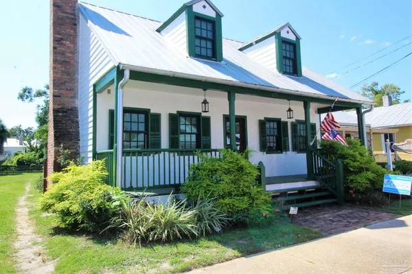 $3,800 | 435 East Government Street, Pensacola, FL 32502