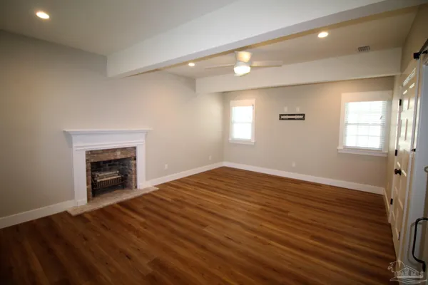 $3,800 | 435 East Government Street, Pensacola, FL 32502
