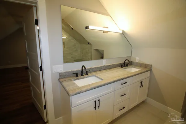 $3,800 | 435 East Government Street, Pensacola, FL 32502