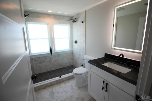 $3,800 | 435 East Government Street, Pensacola, FL 32502