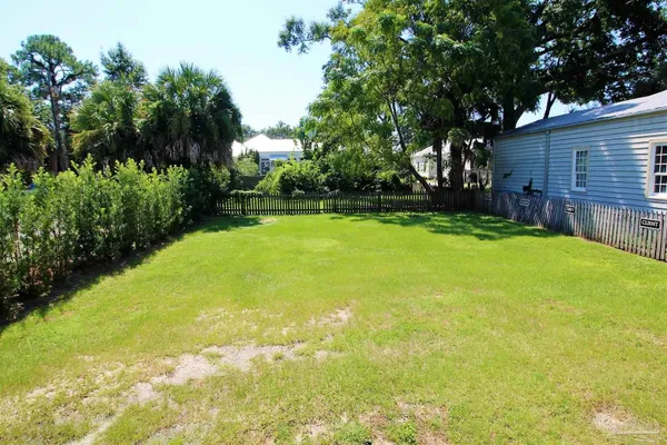 $3,800 | 435 East Government Street, Pensacola, FL 32502