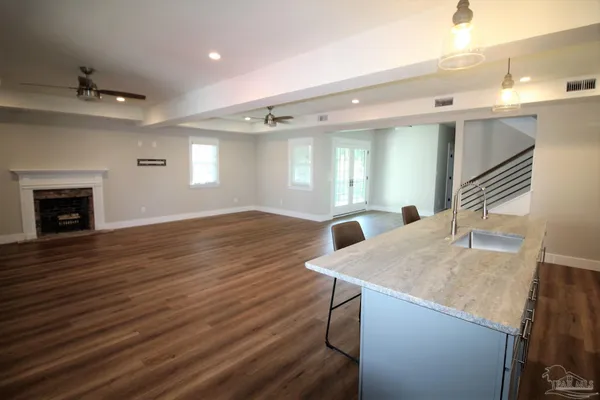 $3,800 | 435 East Government Street, Pensacola, FL 32502
