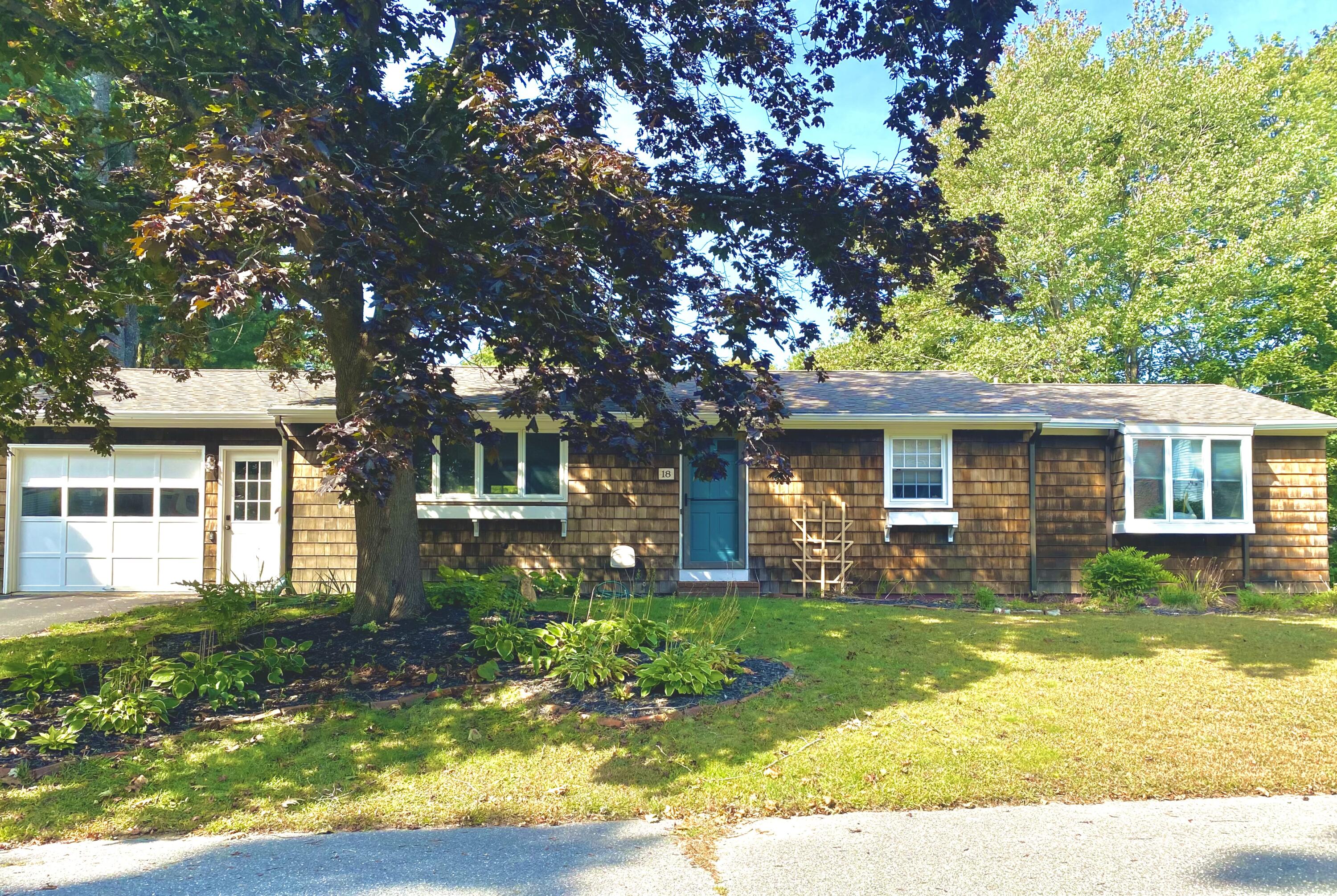 18 Philip Road Cape Elizabeth, ME 04107 - Photo 1 of 5 18 Philip Exterior