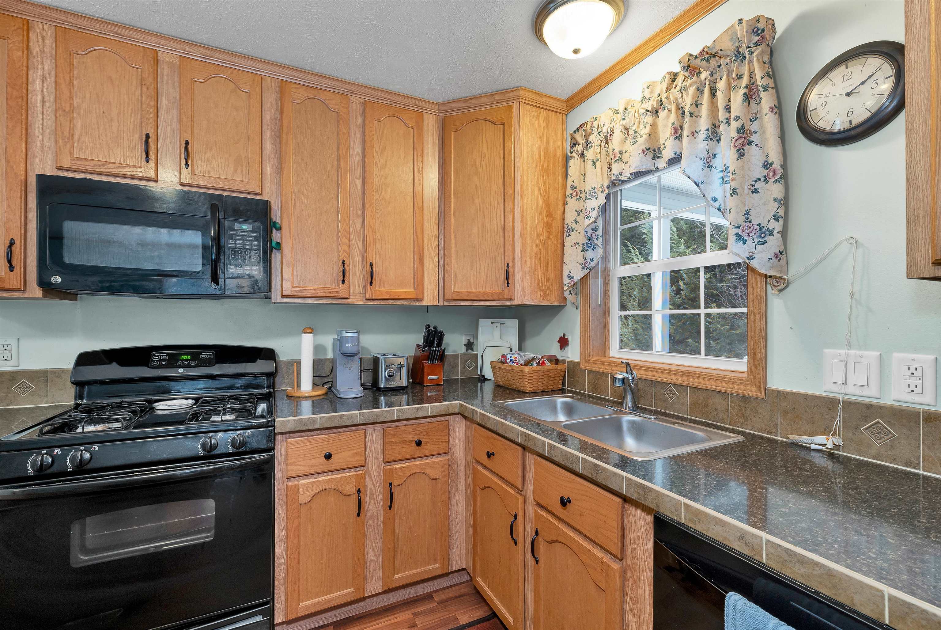 21 Mansfield Woods Way New Hampton, NH 03256 - Photo 14 of 44