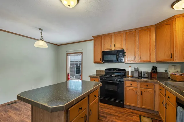 $169,000 | 21 Mansfield Woods Way, New Hampton, NH 03256