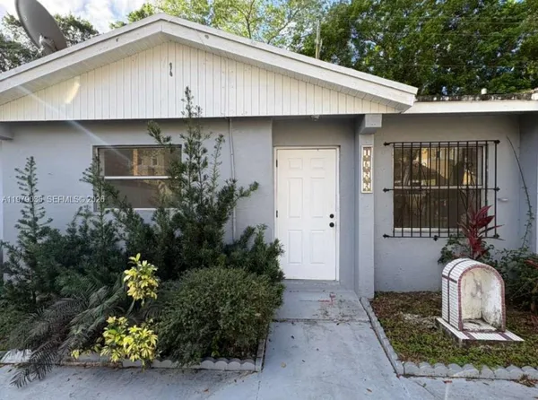 a house view with a outdoor space