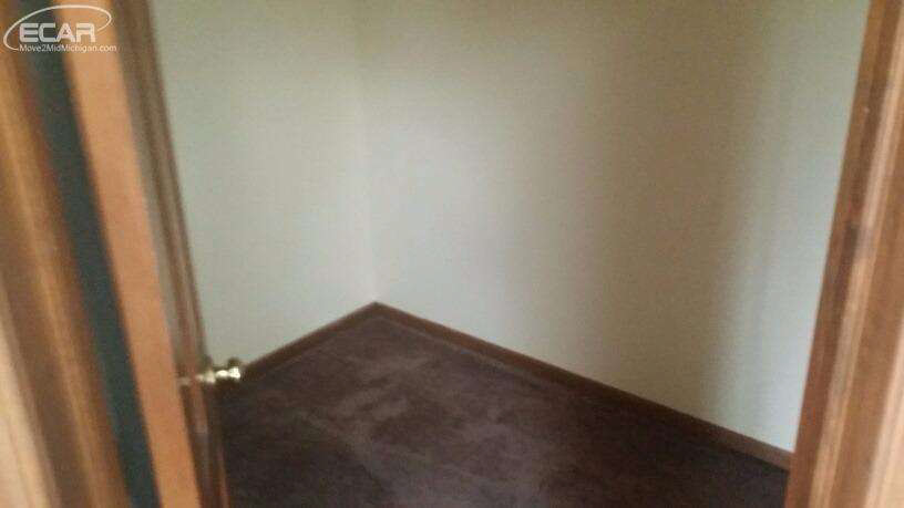 1998 North Hickory Road Owosso, MI 48867 - Photo 17 of 24 21238262-16.JPG