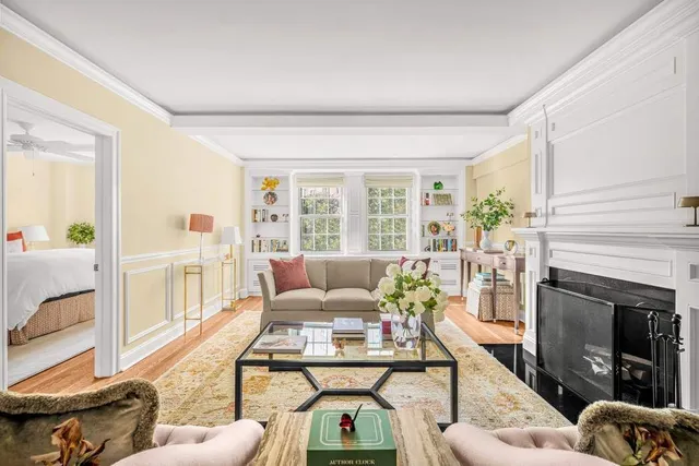 $4,395,000 | 302 West 12th Street, Unit 2E | West Village