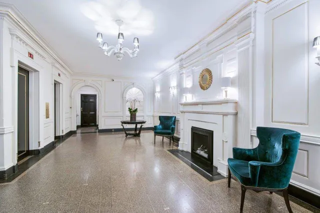 $4,395,000 | 302 West 12th Street, Unit 2E | West Village