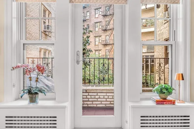 $4,395,000 | 302 West 12th Street, Unit 2E | West Village
