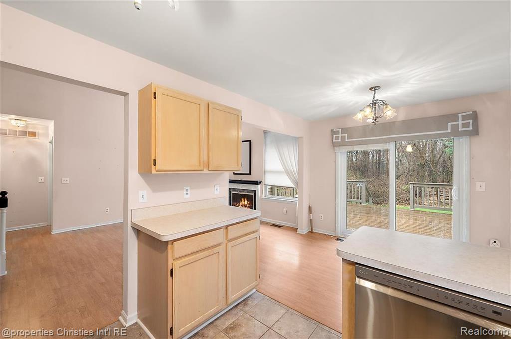 955 Rikki Ann Wixom, MI 48393 - Photo 33 of 54 Gallery Image 33