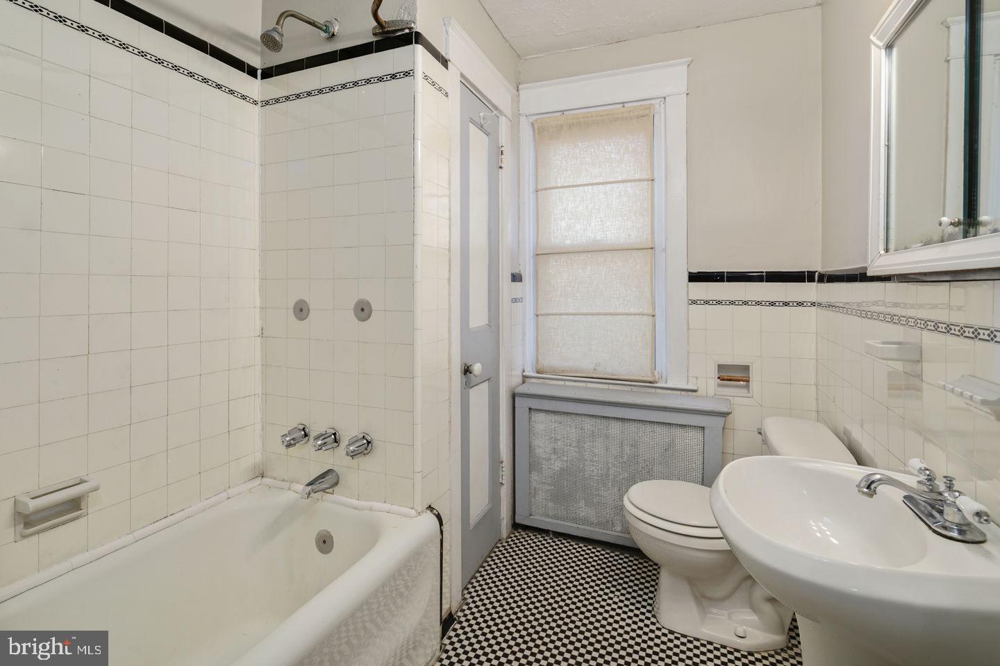 18 Gladstone Road Lansdowne, PA 19050 - Photo 11 of 23