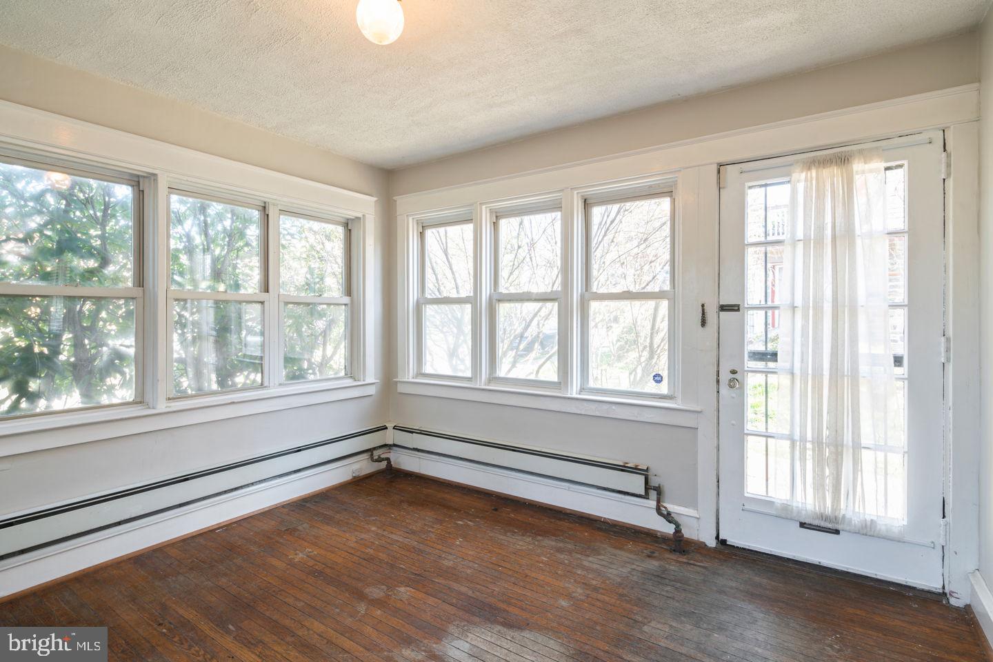 18 Gladstone Road Lansdowne, PA 19050 - Photo 3 of 23