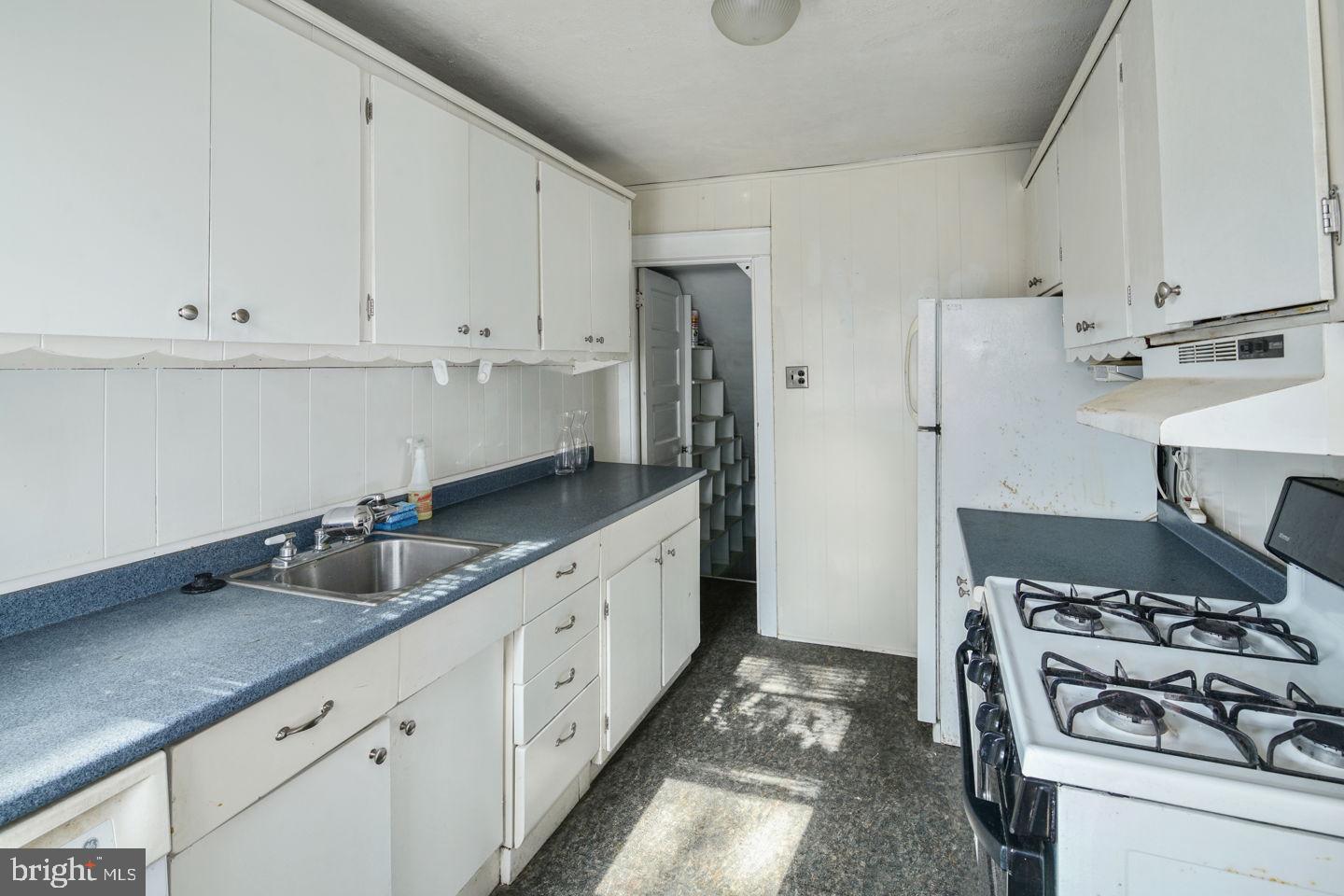 18 Gladstone Road Lansdowne, PA 19050 - Photo 8 of 23