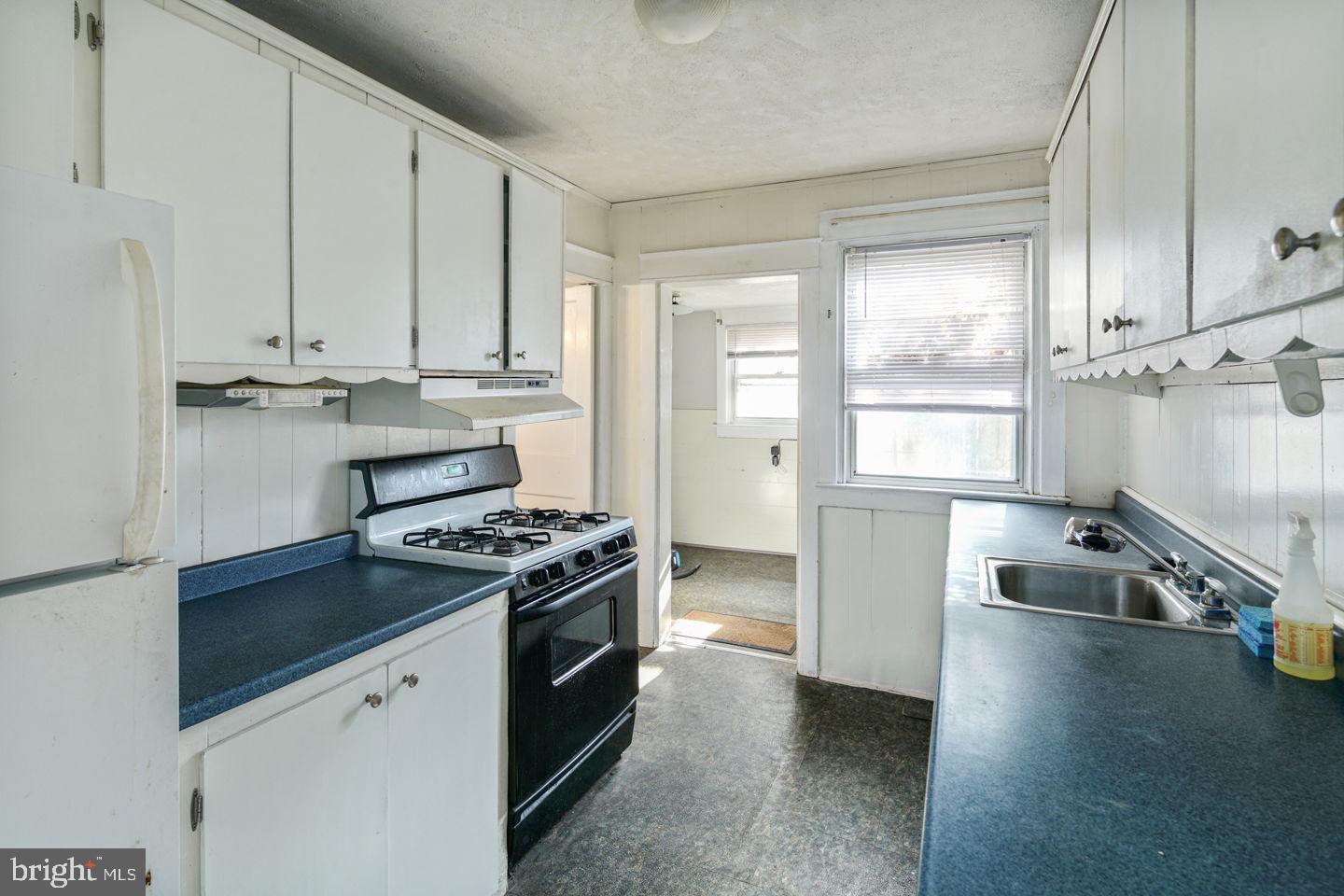 18 Gladstone Road Lansdowne, PA 19050 - Photo 9 of 23