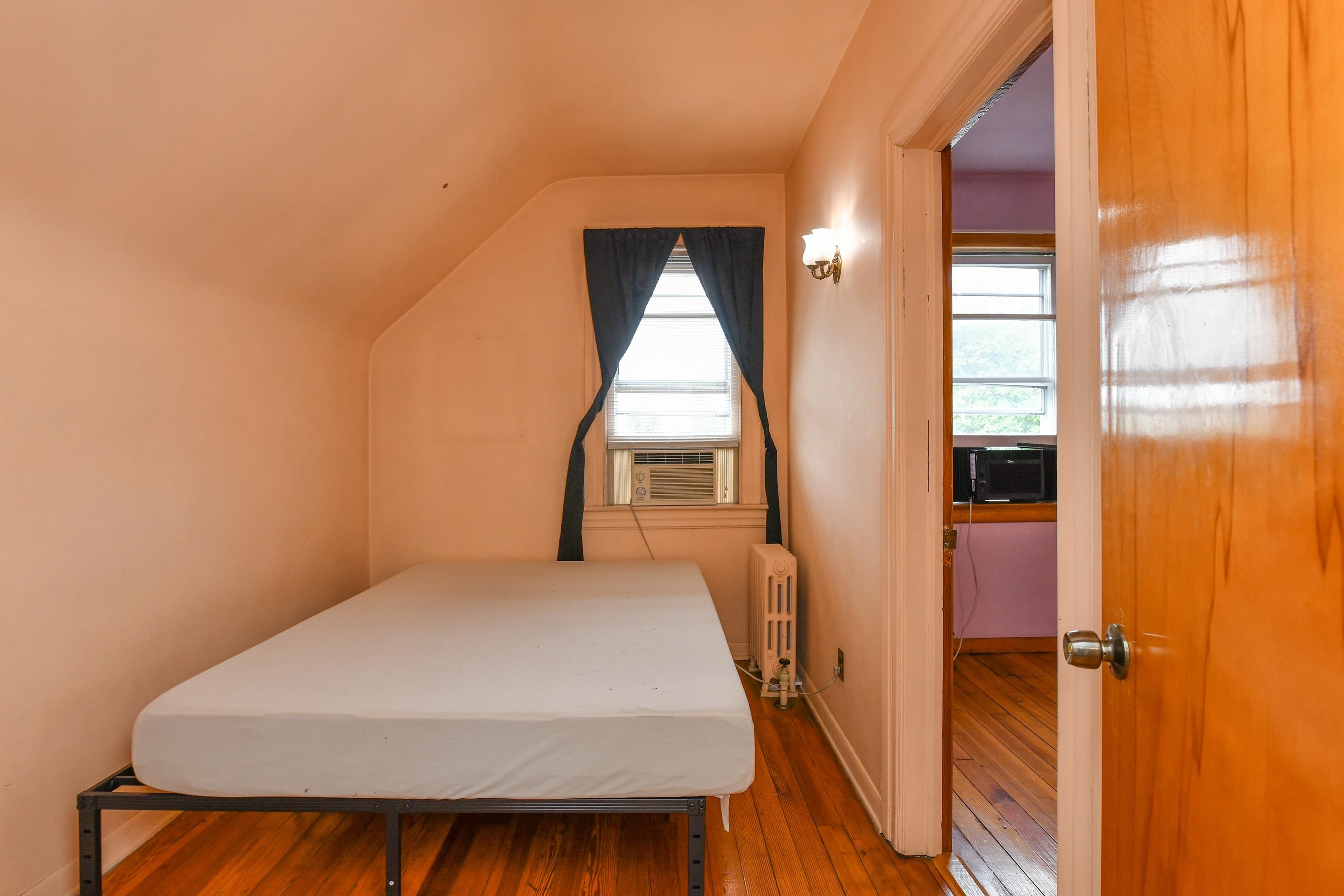 241 Maple Street Secaucus, NJ 07094 - Photo 15 of 34
