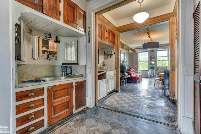 a kitchen that has a lot of cabinets in it