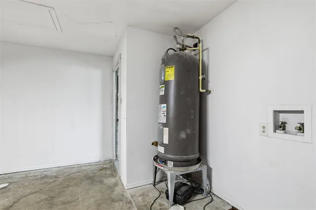 $239,999 | 820 Nicole Drive, Burleson, TX 76028