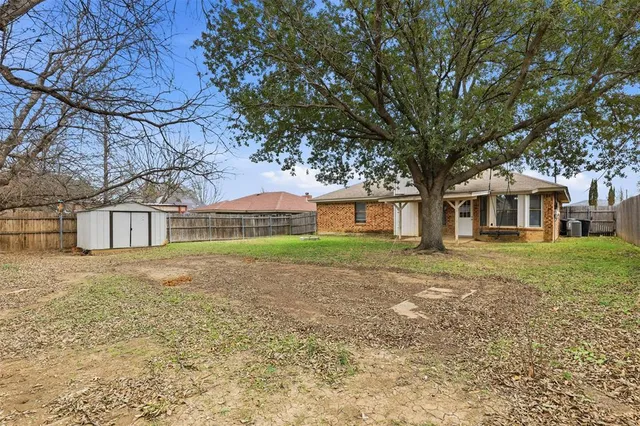 $239,999 | 820 Nicole Drive, Burleson, TX 76028
