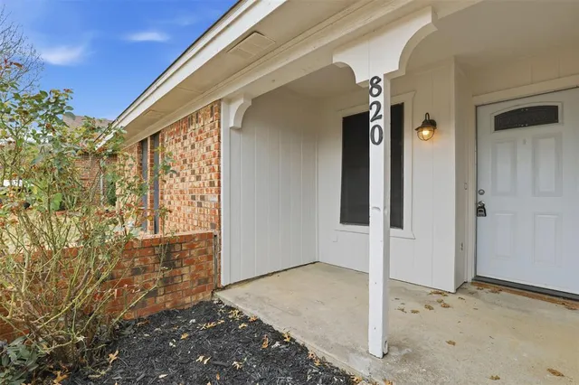 $239,999 | 820 Nicole Drive, Burleson, TX 76028