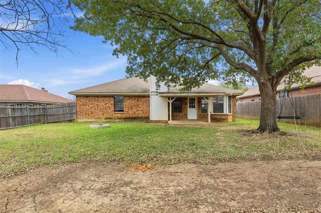 $239,999 | 820 Nicole Drive, Burleson, TX 76028