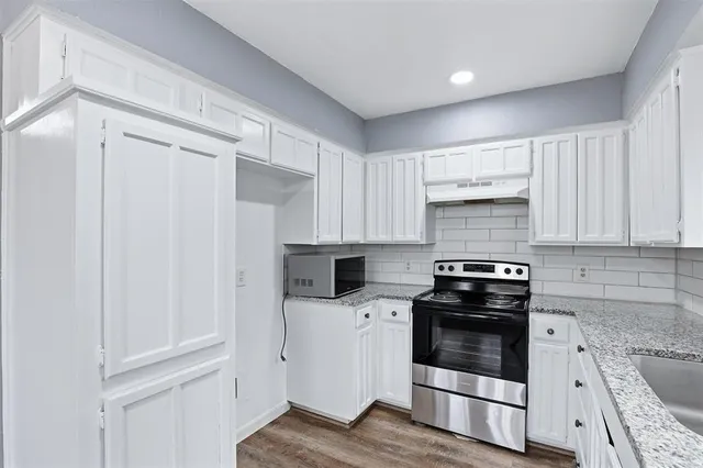 $239,999 | 820 Nicole Drive, Burleson, TX 76028