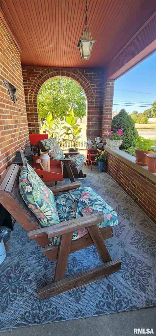 2412 State Street Chester, IL 62233 - Photo 4 of 11 a room with large window