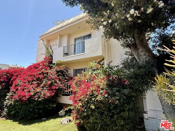$2,400 | 1325 North Fuller Avenue, Unit 1, Los Angeles, CA 90046