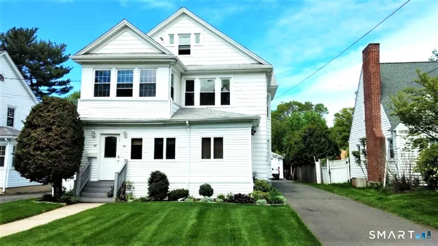 $2,400 | 60 Woodmere Road, Unit 2, West Hartford, CT 06119