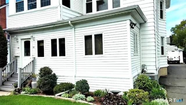 $2,400 | 60 Woodmere Road, Unit 2, West Hartford, CT 06119