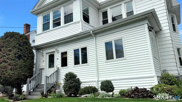 $2,400 | 60 Woodmere Road, Unit 2, West Hartford, CT 06119