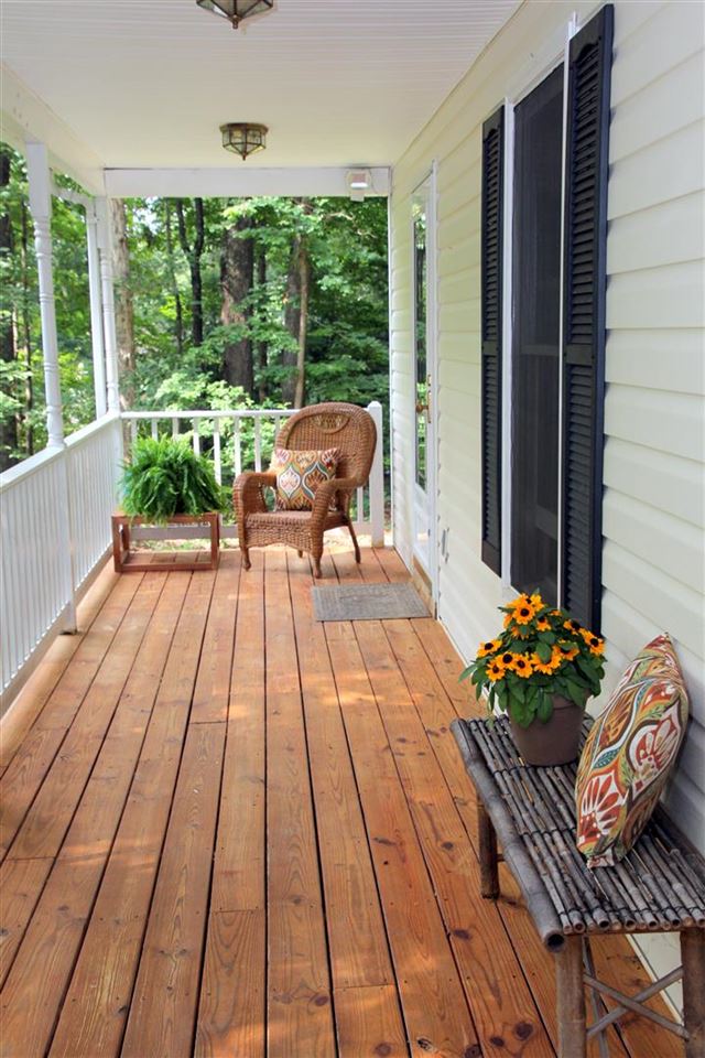 39 Rudolph Street Ruckersville, VA 22968 - Photo 4 of 30 a balcony with wooden floor and furniture